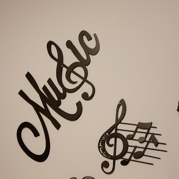 2  Wall hangings. Black colored metal. Free hanging ,not framed. - Picture 1 of 2